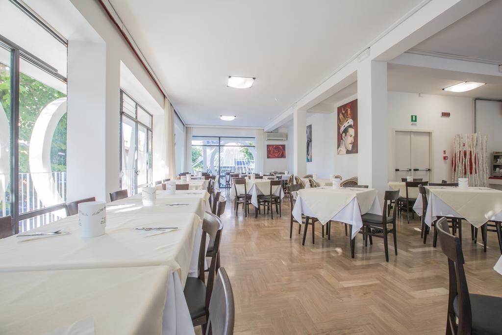 Hotel Hollywood Riccione Eksteriør billede