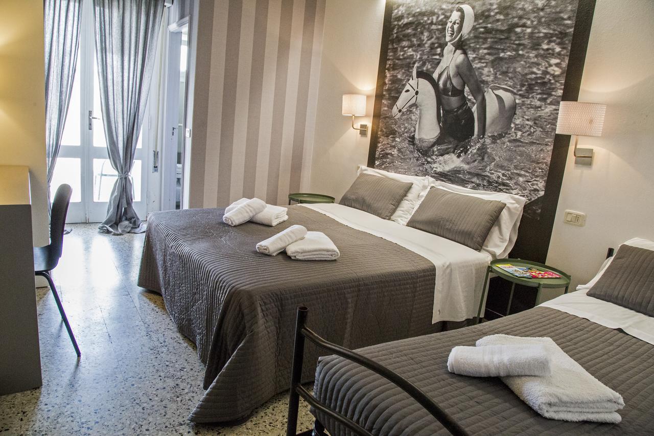 Hotel Hollywood Riccione Eksteriør billede