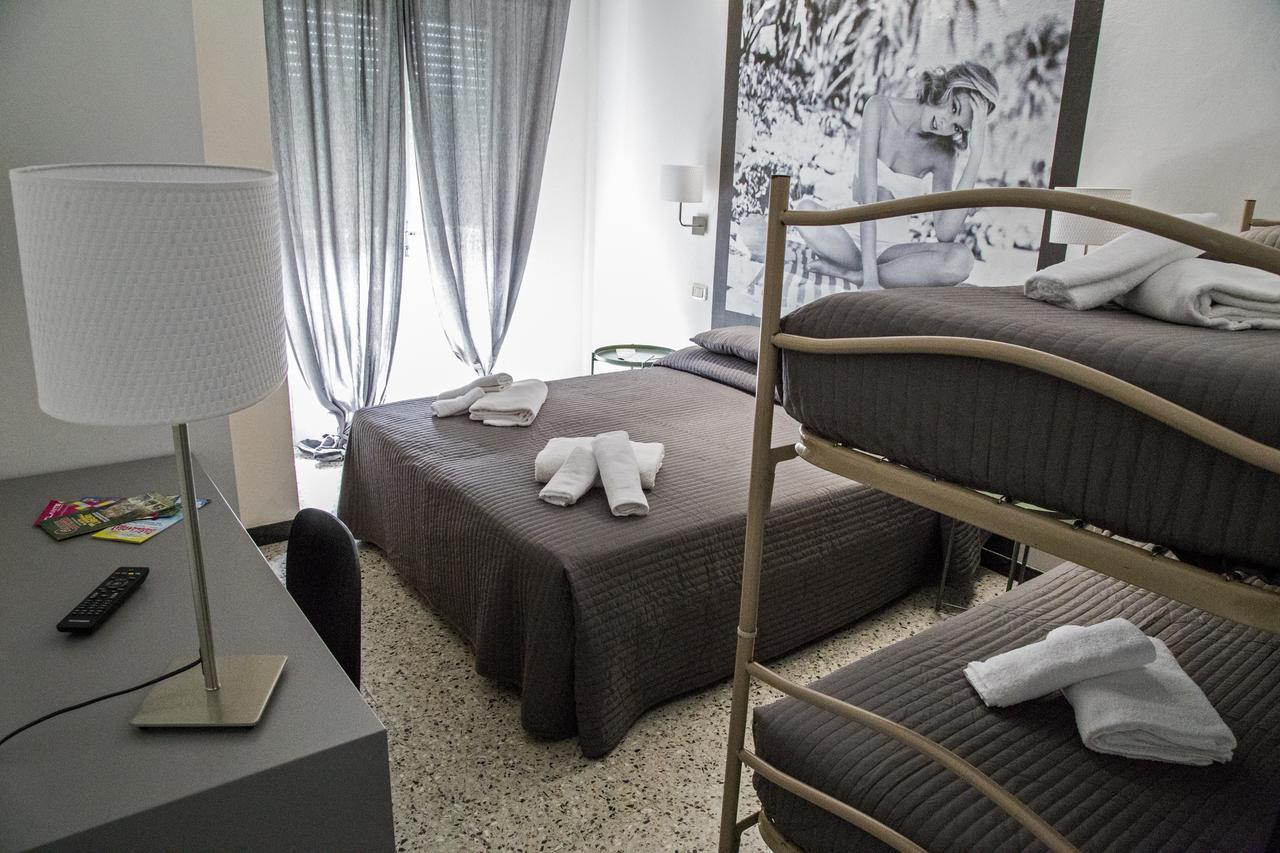 Hotel Hollywood Riccione Eksteriør billede