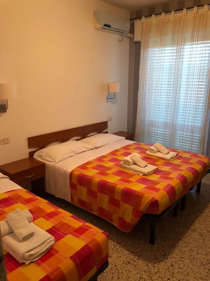 Hotel Hollywood Riccione Eksteriør billede