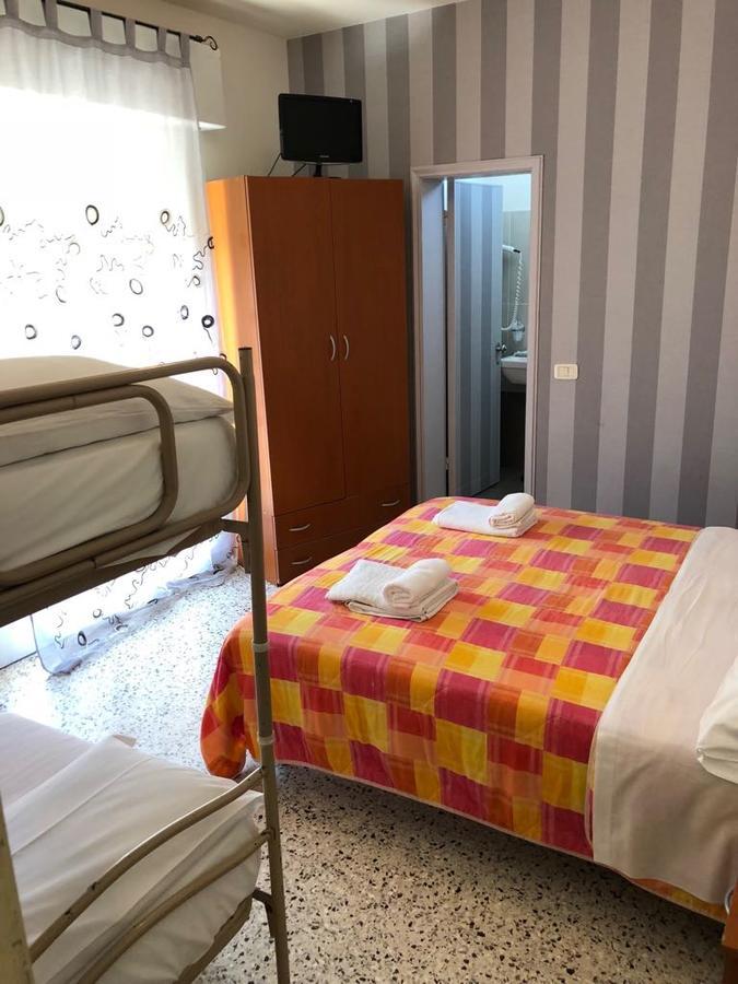 Hotel Hollywood Riccione Eksteriør billede