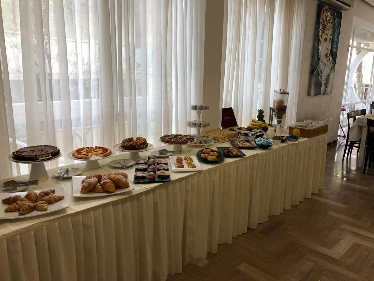 Hotel Hollywood Riccione Eksteriør billede