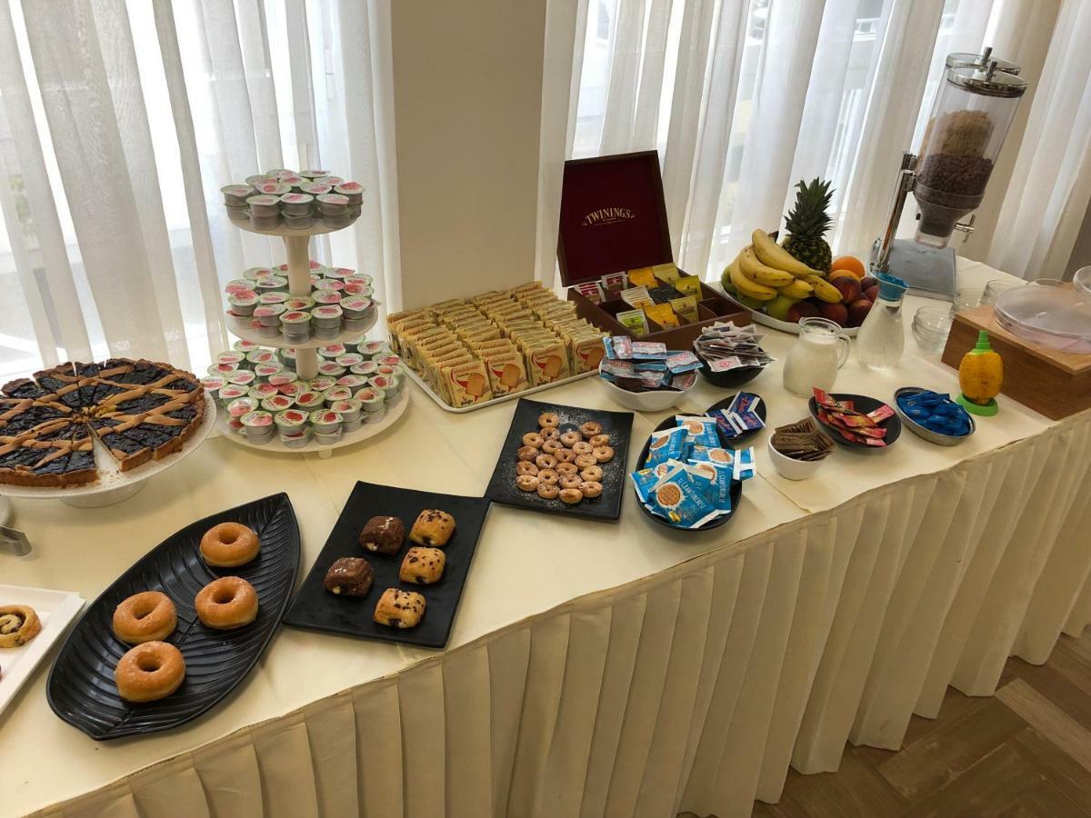 Hotel Hollywood Riccione Eksteriør billede